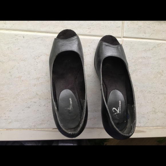 Shoes - Picture 10 of 10